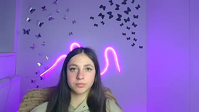 KissMeJulia online show from April 18, 5:48 pm