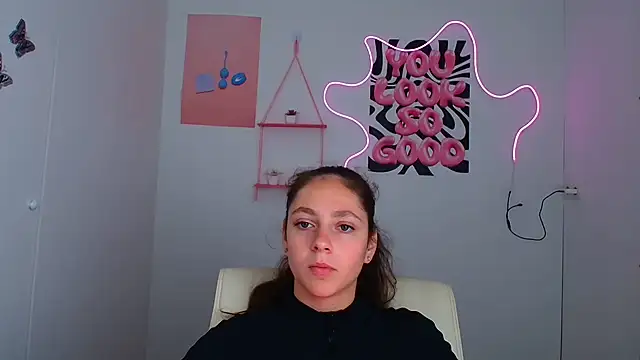 KissMeJulia online show from July 7, 6:58 am