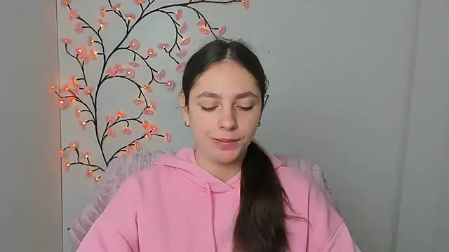 KissMeJulia online show from March 13, 6:18 am