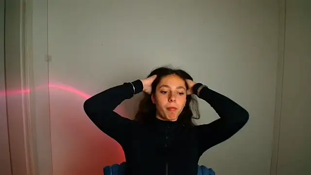 KissMeJulia online show from May 13, 10:33 am