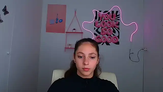 KissMeJulia online show from July 7, 7:34 am