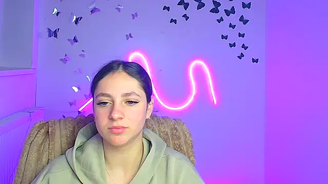 KissMeJulia online show from April 11, 7:45 am