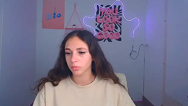 KissMeJulia online show from July 13, 11:20 am
