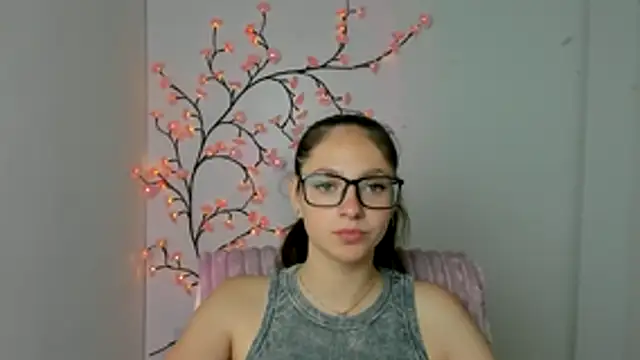 KissMeJulia online show from June 16, 11:10 am