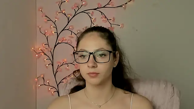 KissMeJulia online show from June 26, 5:24 am