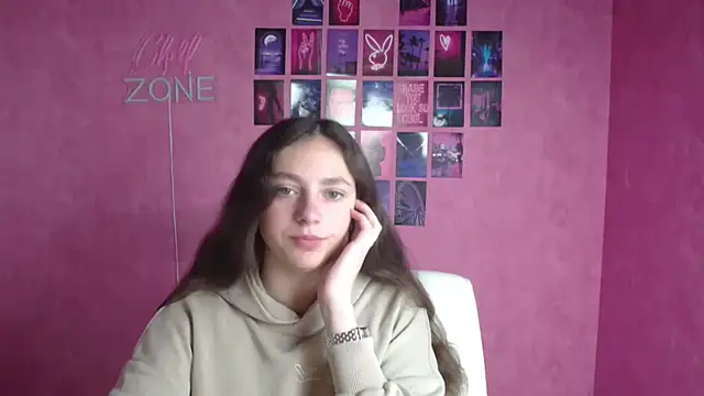 KissMeJulia online show from May 15, 5:27 am