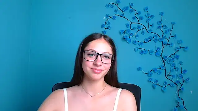 KissMeJulia online show from June 19, 11:27 am