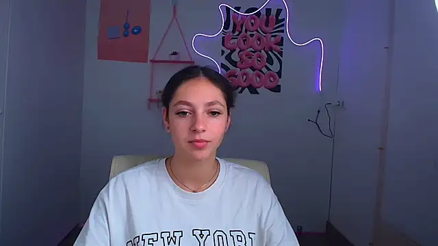 KissMeJulia online show from July 1, 5:30 am