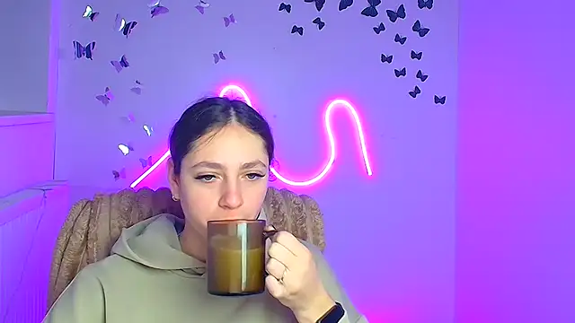 KissMeJulia online show from April 11, 5:37 am