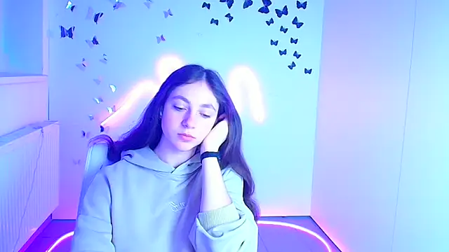 KissMeJulia online show from March 16, 6:28 am
