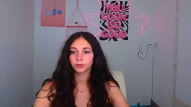 KissMeJulia online show from August 5, 11:15 am