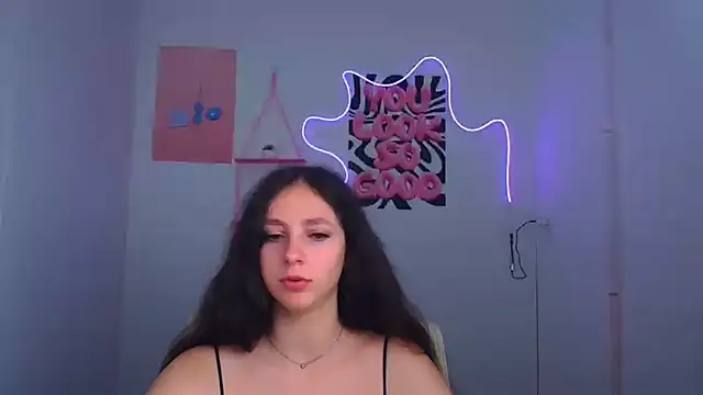 KissMeJulia online show from June 27, 5:35 am