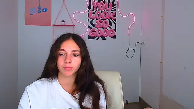 KissMeJulia online show from August 4, 5:34 am