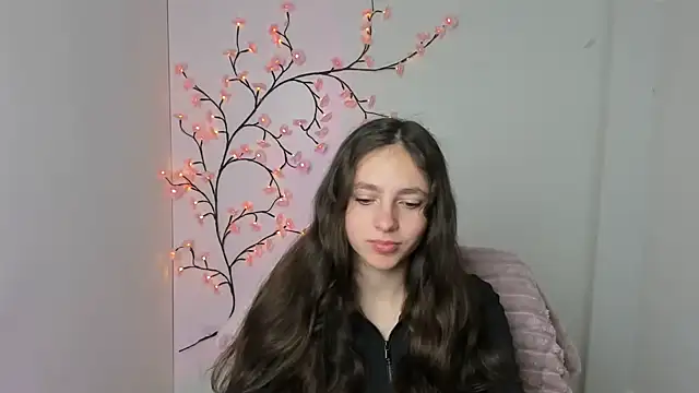 KissMeJulia online show from May 3, 5:23 am