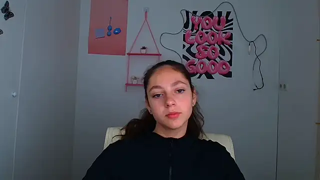 KissMeJulia online show from July 7, 5:32 am