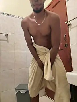 ElReyoficial online show from February 25, 6:30 pm