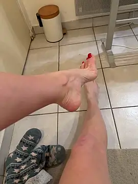 Frenchgirl45 online show from March 5, 1:24 am