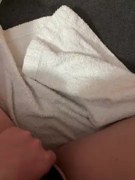 Frenchgirl45 online show from April 4, 10:49 pm