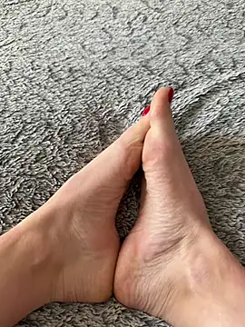 Frenchgirl45 online show from March 10, 1:04 pm