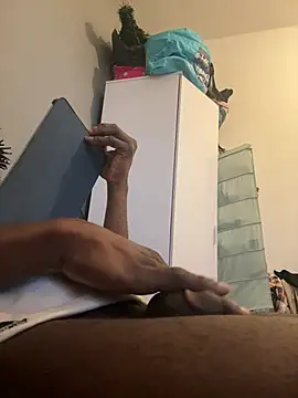 Snapshot of neycrystal001 chatting on March 2, 9:27 am neycrystal001 online show from March 2, 9:27 am