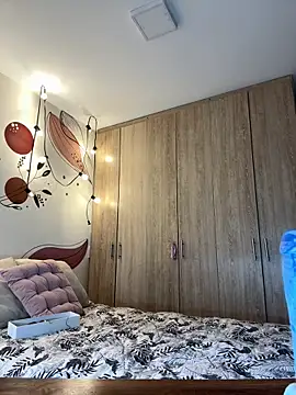 Elisabeth-rodriguez online show from April 8, 5:47 pm