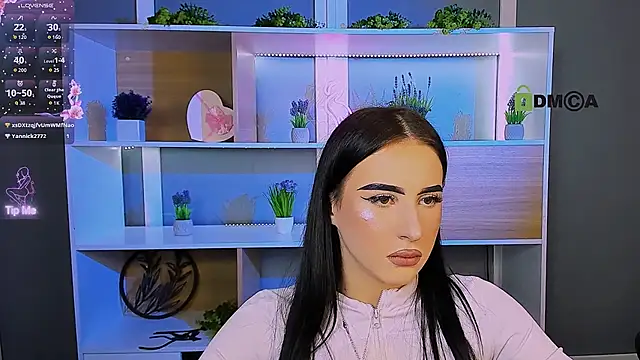 polly-cute online show from April 7, 8:10 pm