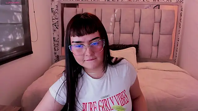 Sofi Blake   online show from May 8, 12:31 pm