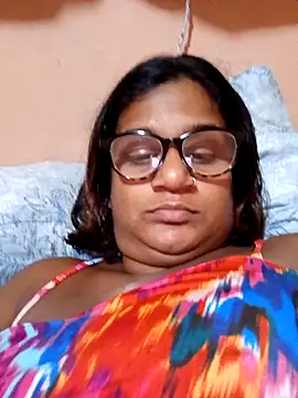 indianstrawberrylips4u online show from April 16, 5:47 pm