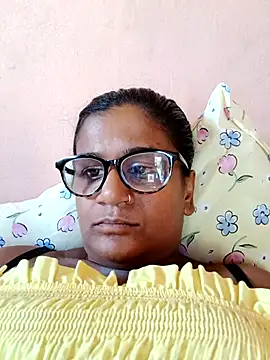 Snapshot of indianstrawberrylips4u chatting on February 21, 9:33 am indianstrawberrylips4u online show from February 21, 9:33 am