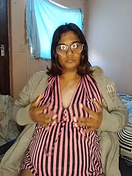 indianstrawberrylips4u online show from June 1, 6:46 am