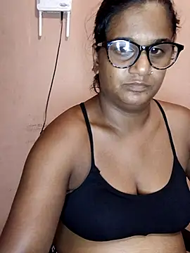 indianstrawberrylips4u online show from April 12, 9:40 pm