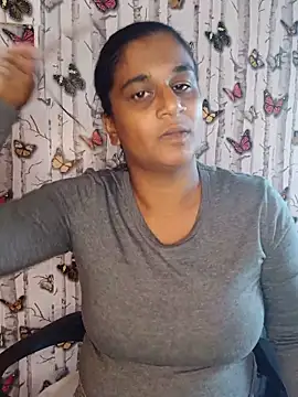 indianstrawberrylips4u online show from May 19, 1:29 pm