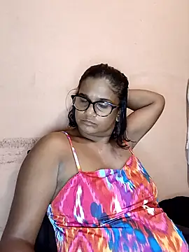 indianstrawberrylips4u online show from April 11, 9:18 pm