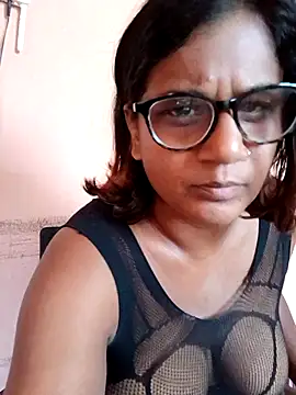 indianstrawberrylips4u online show from April 20, 5:54 am