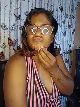 Snapshot of indianstrawberrylips4u chatting on June 21, 6:19 am indianstrawberrylips4u online show from June 21, 6:19 am