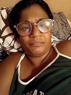indianstrawberrylips4u online show from May 5, 4:37 am