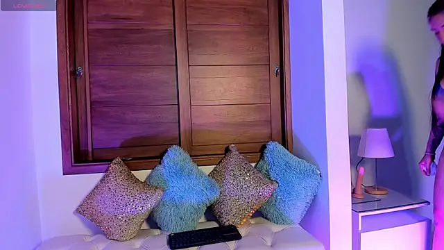 milkavelvett online show from March 4, 3:53 pm