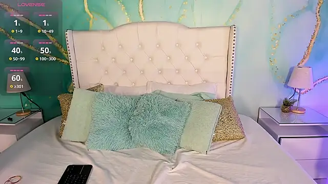 milkavelvett online show from March 24, 3:34 pm