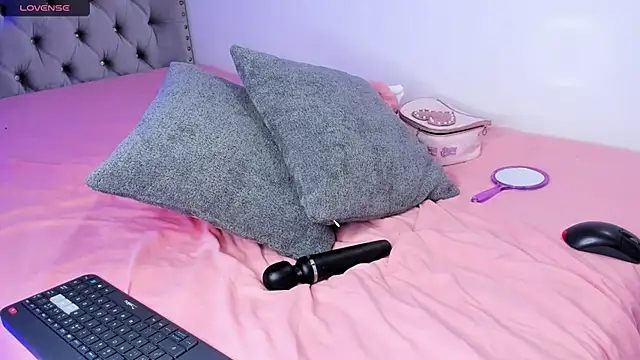 eva cutee  online show from April 8, 10:22 pm