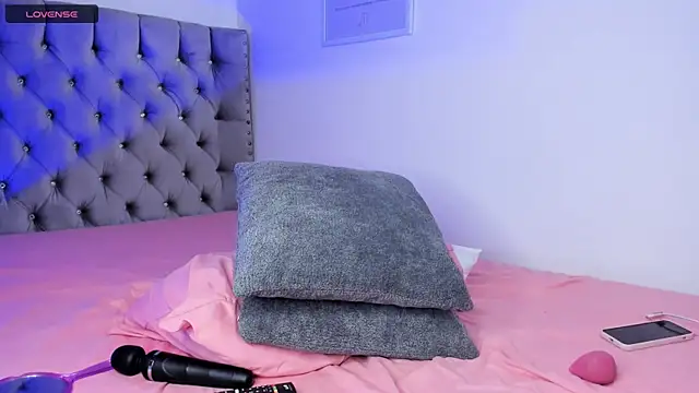 eva cutee  online show from April 2, 8:48 pm