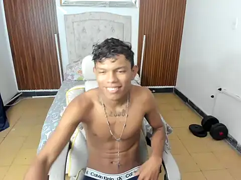 Snapshot of juan_mhata chatting on February 22, 12:24 am juan mhata online show from February 22, 12:24 am