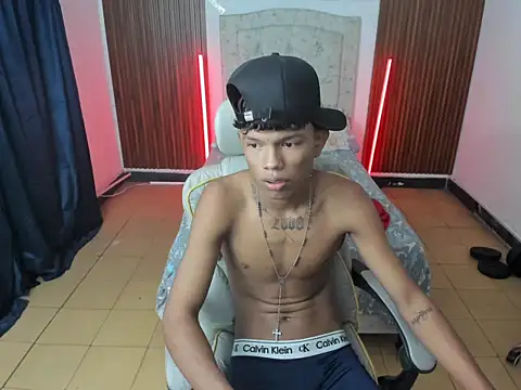 Snapshot of juan_mhata chatting on February 24, 12:44 am juan mhata online show from February 24, 12:44 am