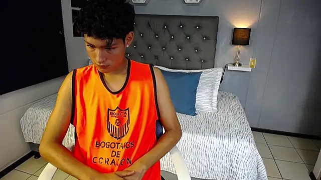 Snapshot of georgeowennss chatting on March 3, 1:18 pm georgeowennss online show from March 3, 1:18 pm