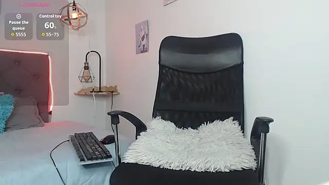 CHERRY DARCK online show from March 8, 2:20 pm