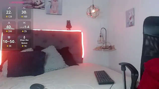 CHERRY DARCK online show from April 15, 3:27 pm