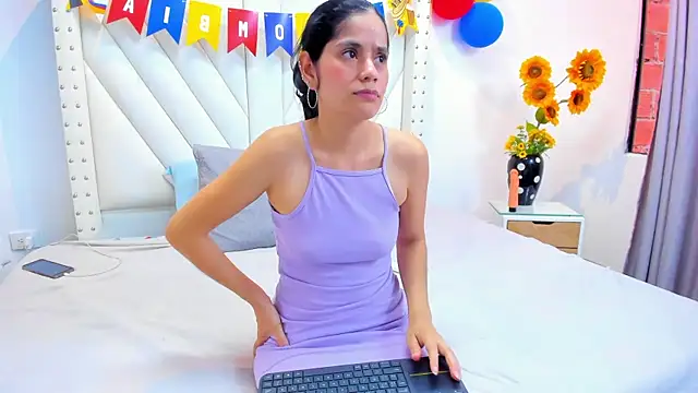 Snapshot of Paulynavera chatting on July 8, 9:15 pm Paulynavera online show from July 8, 9:15 pm