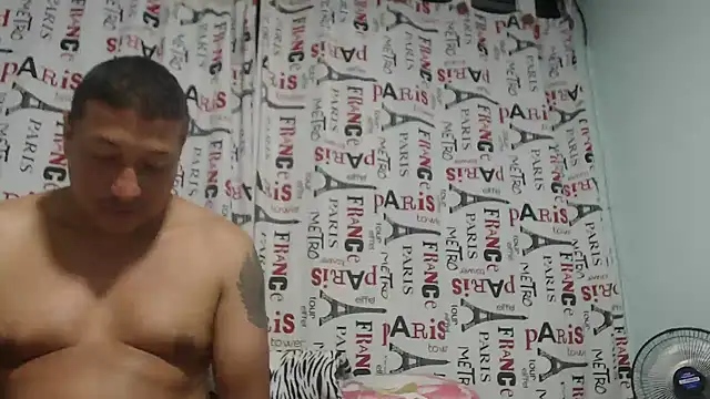 Snapshot of pareja_latina2214 chatting on April 8, 2:46 am pareja latina2214 online show from April 8, 2:46 am