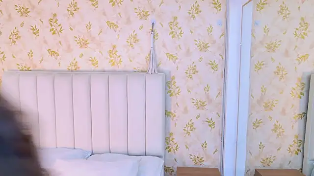 Alicie Wonders online show from February 24, 3:18 am