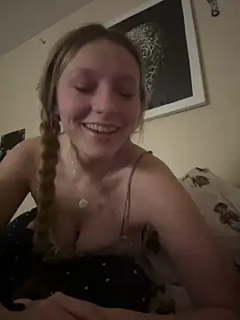 Snapshot of hyperafterdark chatting on March 2, 4:13 am hyperafterdark online show from March 2, 4:13 am