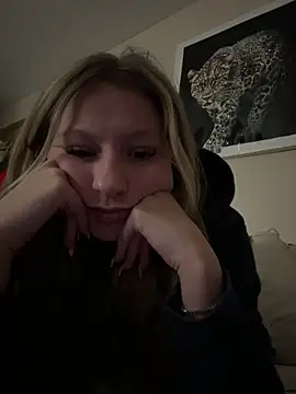 Snapshot of hyperafterdark chatting on March 3, 1:34 am hyperafterdark online show from March 3, 1:34 am